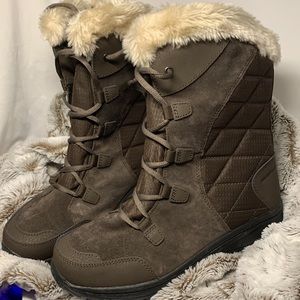 Columbia NWOT Ice Maiden II Snow Boots size 9 Womens LIKE NEW!